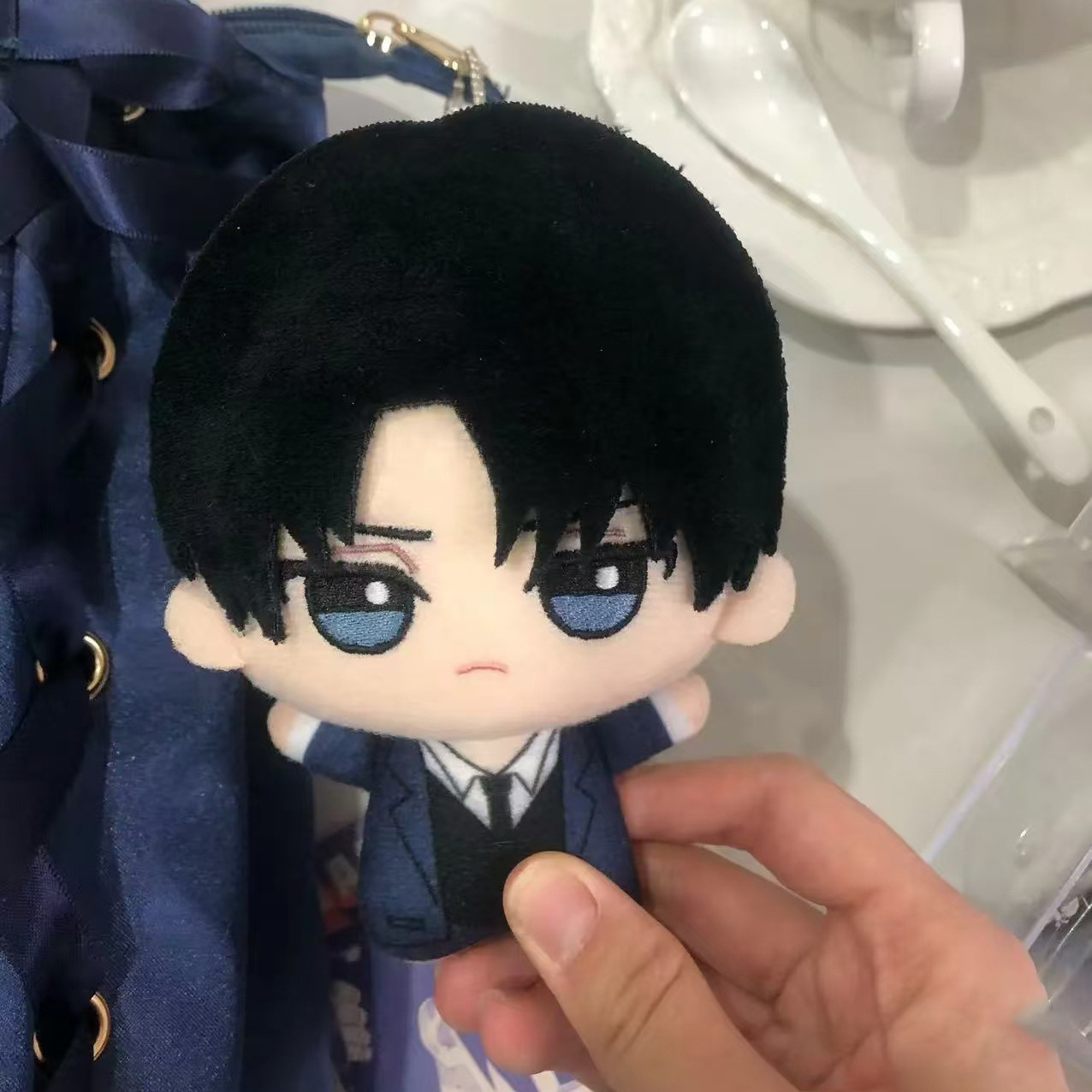 Peluche de Levi Ackerman de 10 - Anime Merchandise For Sale reseña y precio